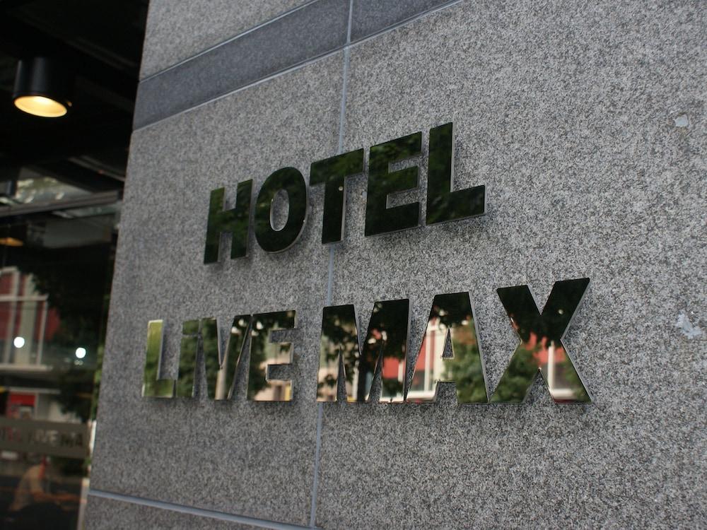 HOTEL LiVEMAX BUDGET Esaka Suita Eksteriør billede